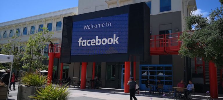 Usa, La Federal Trade Commission statunitense e una coalizione di 48 stati hanno fatto causa a Facebook
