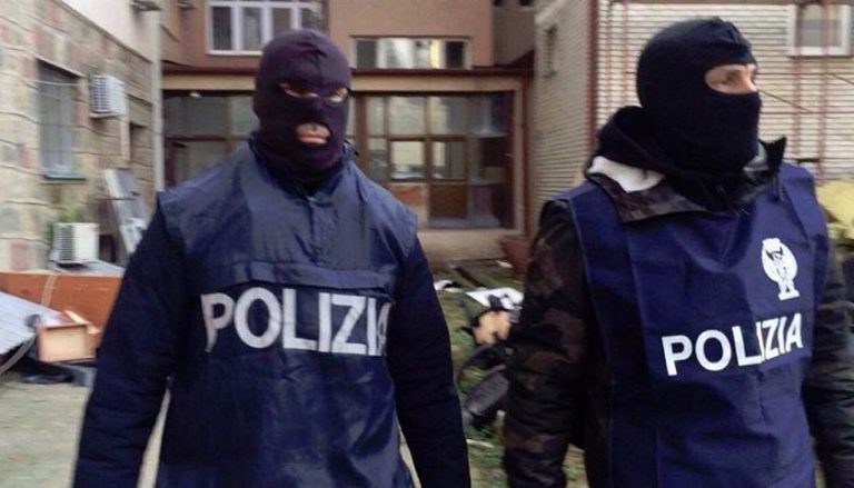 Milano, la Digos ha sgominato un’organizzazione neo nazista: fermati quattro ventenni