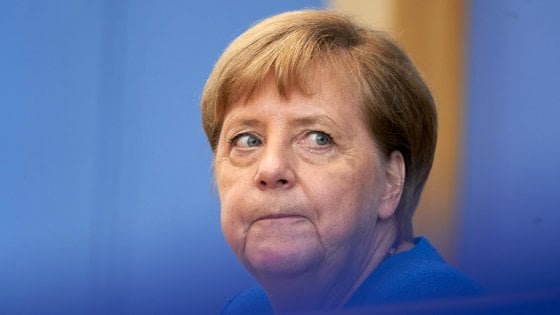 Coronavirus, in Germania la cancelliera Merkel ordine nuove misure anti Covid prima di Natale