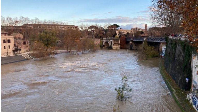 Allerta rossa per il Tevere: nella Capitale piove da quattro giorni