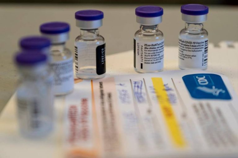 Coronavirus, allarme dell’Interpol: “Il vaccino è l’oro liquido del 2021, la cosa più preziosa da distribuire il prossimo anno e la mafia e le altre organizzazioni criminali sono già preparate”
