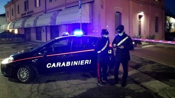 Castello di Serravalle (Bologna), erano in giro in violazione del coprifuoco: quattro romeni aggrediscono i carabinieri