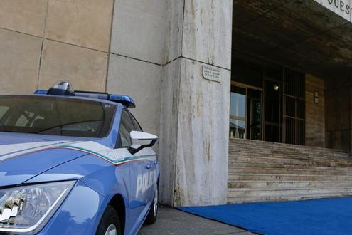 Novara, molestie ad una studentessa: professore interdetto per un anno