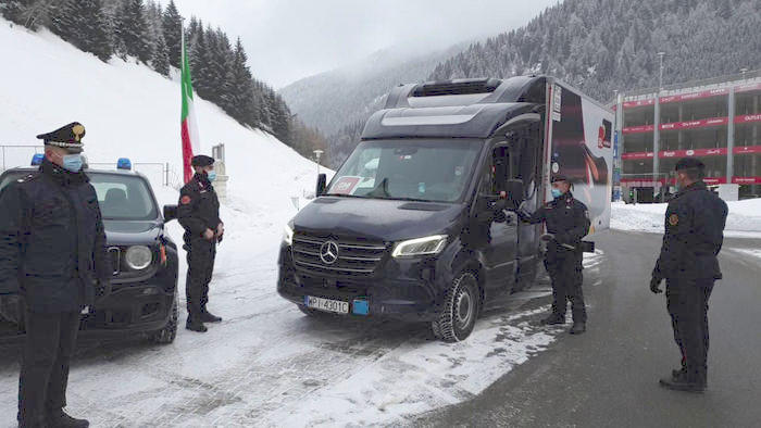 Belgio: un carico di 470mila dosi di vaccini rischia per ora di restare bloccato per la neve