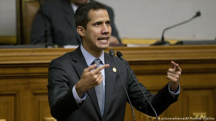 Venezuela, per l’oppositore Juan Guaidò le elezioni legislative di ieri sono state una truffa