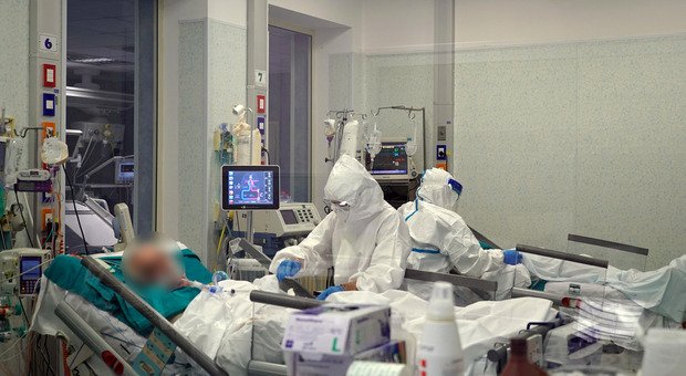 Coronavirus, in Gran Bretagna gli ospedali hanno raggiunto il limite dei ricoveri