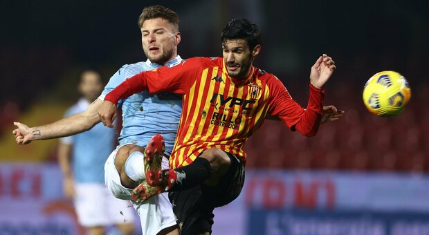 Calcio, la Lazio pareggia 1 a 1 con il Benevento