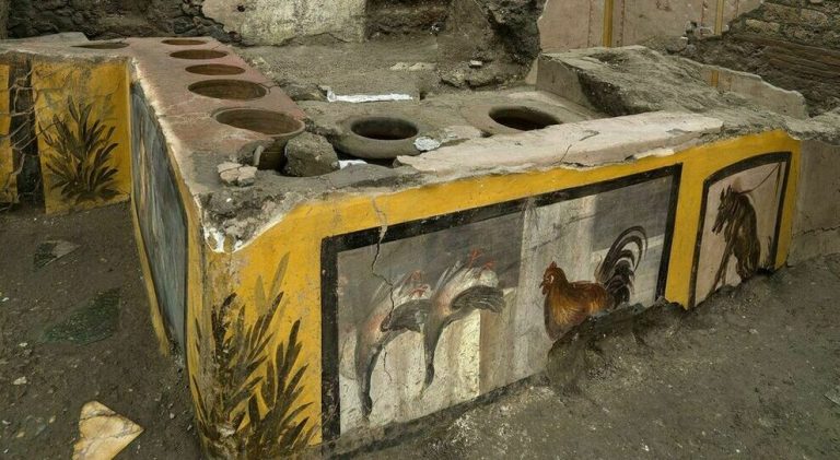 Pompei, eccezionale ritrovamento: raffiora un Termopolio perfettamente conservato