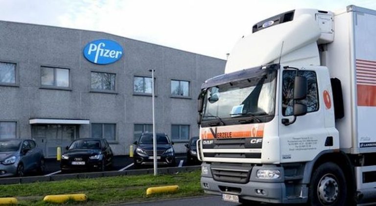 Vaccini, entro domani arriverà in Italia il secondo carico con 450mila dosi della Pfizer