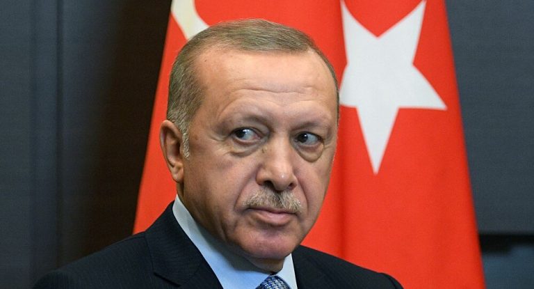 Turchia, il presidente Erdogan ordina l’espulsione di dieci ambasciatori tra cui quello francese e statunitense