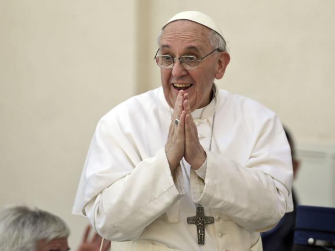 Vaticano, Papa Francesco chiarisce: “Non mi è nemmeno passato per la mente, non so dove hanno preso che stavo per presentare le mie dimissioni!”