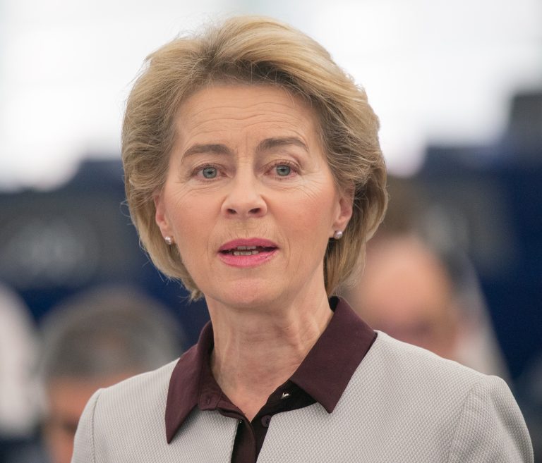 Coronavirus,  Ursula von der Leyen ha annunciato che in Ue le vaccinazioni contro il covid-19 cominceranno il prossimo 27 dicembre