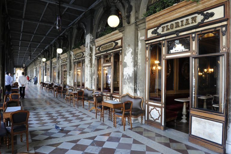 Venezia, lo storico Caffè Florian compie 300 anni: un compleanno amaro e segnato dalla chiusura