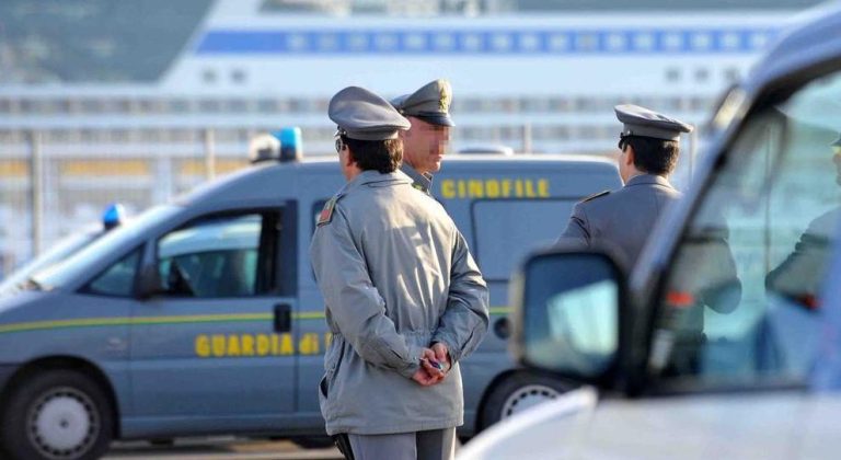 Intercettati al porto di Civitavecchia 120 chili di droga: arrestato un 40enne