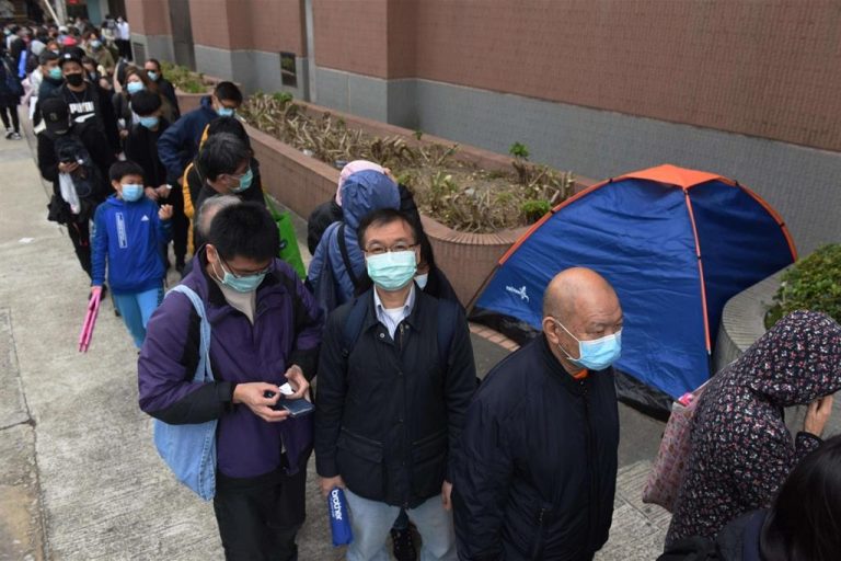 Coronavirus, il governo di Hong Kong vara nuove misure restrittive