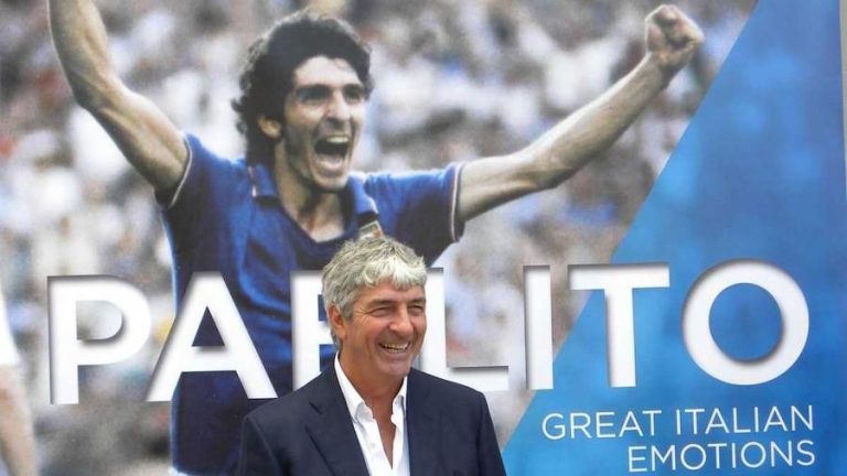 Calcio, un anno fa ci lasciava Paolo Rossi: l’uomo che fece sorridere gli italiani durante gli anni di piombo
