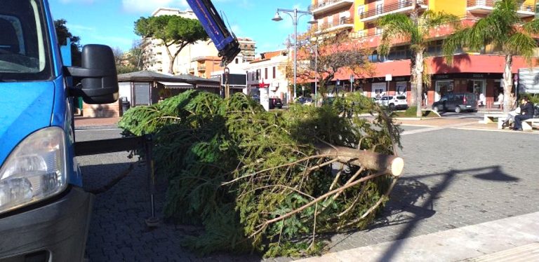 Luminarie, l’assessore Marco Milani: “Progetto approvato dalla Regione”. E in piazza Rossellini arriva l’Albero di Natale