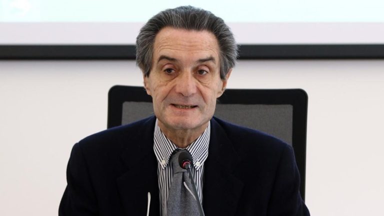 Coronavirus, l’avvertimento del governatore Fontana: “Tra il 19 e il 20 dicembre si rischia una fuga di massa dal Nord”