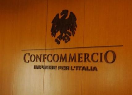 Allarme della Confcommercio: crollo dei consumi a novembre del 16 per cento