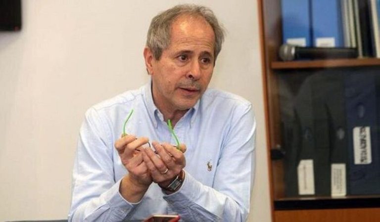Cashback, il virologo Crisanti critica l’operazione: “Andava collegata con l’applicazione Immuni”