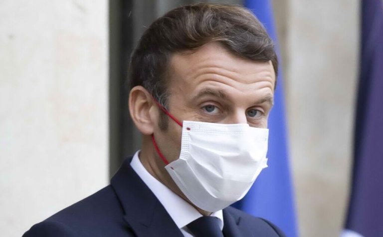 Francia, il presidente Macron ha lasciato l’Eliseo per passare la quarantena a Versailles