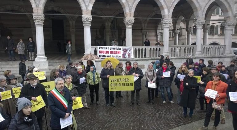 Vicenda Regeni, sit in ad Udine: “Il richiamo dell’Ambasciatore italiano dall’Egitto, unendosi alla voce della famiglia di Giulio, la cancellazione degli accordi di cooperazione e vendita di armi con il regime di al-Sisi”