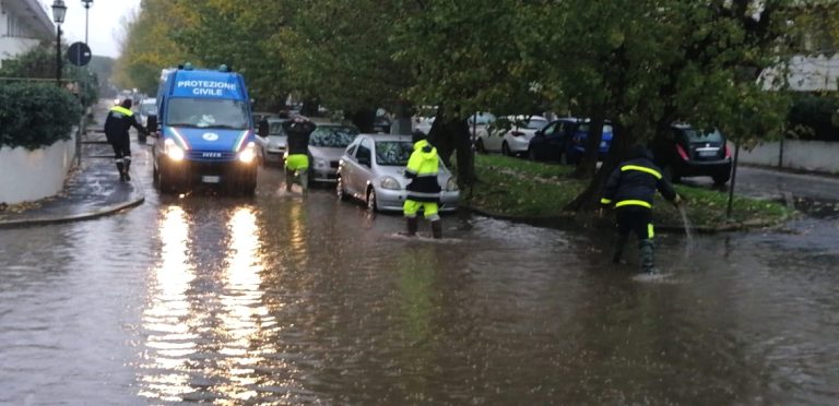 Strade allagate e tanti alberi caduti, Cerveteri in ginocchio per il maltempo