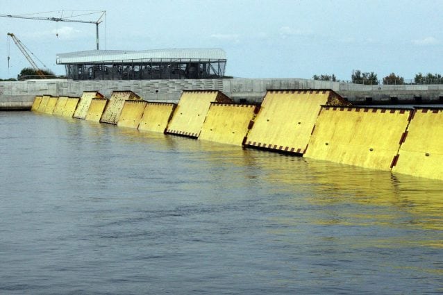 Venezia, il Mose è stato sollevato per proteggere la laguna