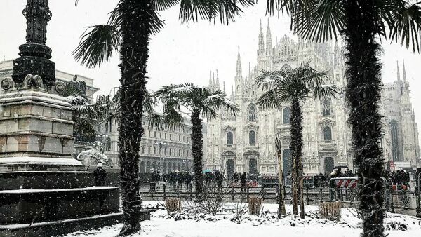 Milano e la Lombardia si sono svegliate stamane sotto la neve