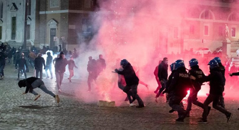 Napoli, perquisite le case di due ultras in relazioni alle devastazioni la sera dello scorso 23 ottobre