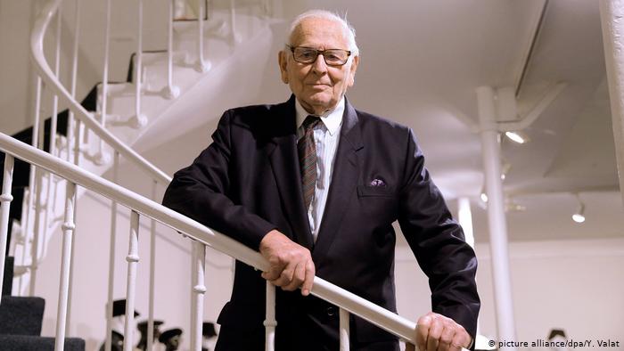 Moda, è morto a 98 anni lo stilista francese di origini italiane Pierre Cardin