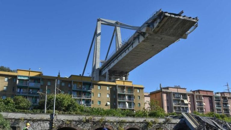 Tragedia del ponte Morandi, la procura di Genova ipotizza anche il reato di “crollo di costruzioni o altri disastri dolosi”