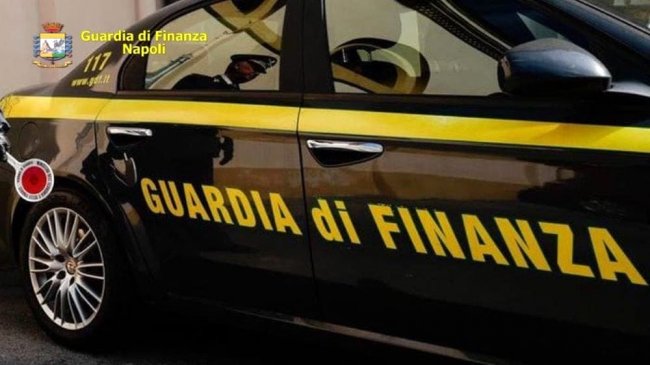 Napoli, prendevano il reddito di cittadinanza e avevano oltre 177mila euro in contanti: denunciati due coniugi