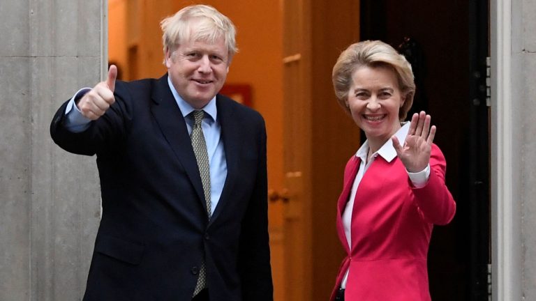 Brexit, il premier Johnson esulta: “L’accordo è fatto”