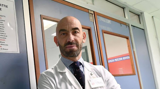 Coronavirus, l’infettivologo Bassetti ostenta ottimismo: “Il vaccino funzionerà anche contro la variante inglese”