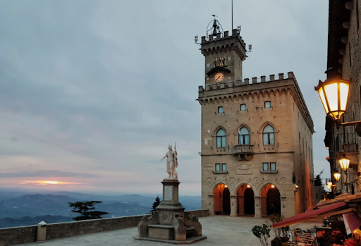 Coronavirus, “dietro front” di San Marino: annullati i cenoni di Natale e Capodanno