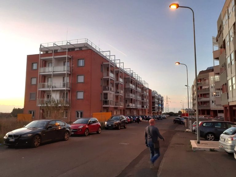 Quartieri di Civitavecchia: attivata l’illuminazione pubblica ed eliminate discariche di inerti in via Falda