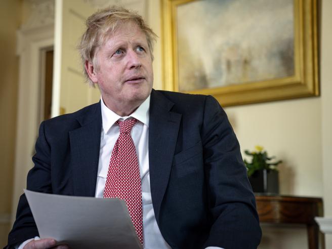 Coronavirus, il disperato appello di Boris Johnson agli inglese: “State a casa, salvate le vite”