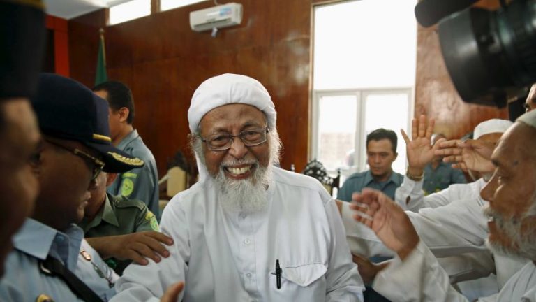 Indonesia: è tornato in libertà Abu Bakar Bashir, l’ideatore dell’attentato di Bali del 2002 in cui morirono 200 persone