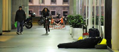 Milano, morto un homeles nei pressi della stazione Garibaldi