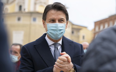 Governo, il reddito del premier Conte è sceso da 1,1 milioni di euro (2018) a 158mila euro (2019)