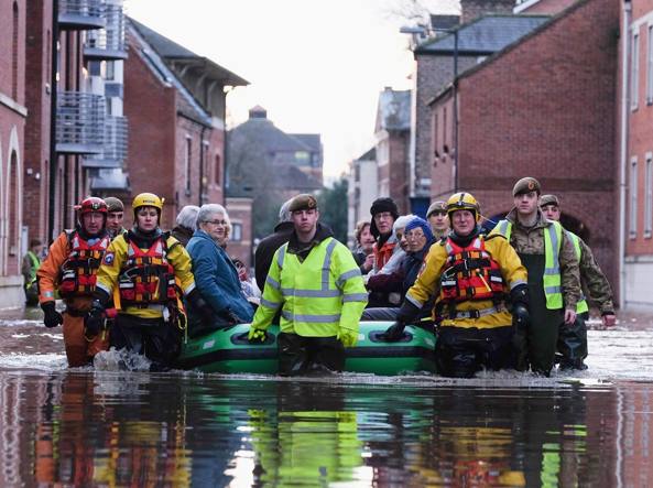 Gran Bretagna, evacuate oltre 2mila abitazioni a Manchester per la tempesta Christoph