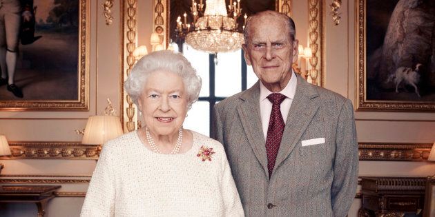 Gran Bretagna, la regina Elisabetta II e il principe Filippo si sono vaccinati