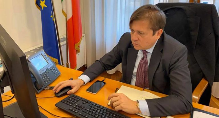 Coronavirus, il consiglio del viceministro Sileri: “Serve una task force per monitorare le mutazioni del Covid”