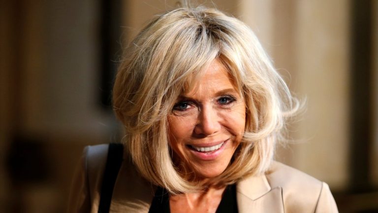 Francia, anche Brigitte Macron è stata positiva al Covid tra Natale e Capodanno