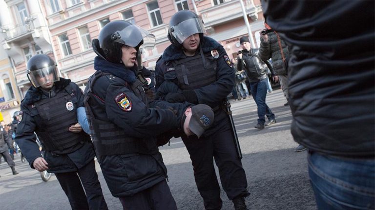 Russia, proteste di piazza a sostegno di Navalny: centinaia gli arresti