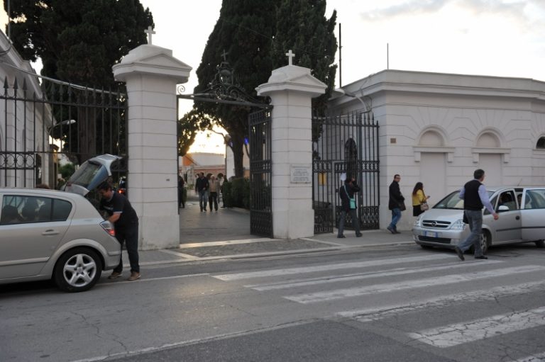Cimiteri di Civitavecchia, il Sindaco ordina a Csp di usare i loculi liberi