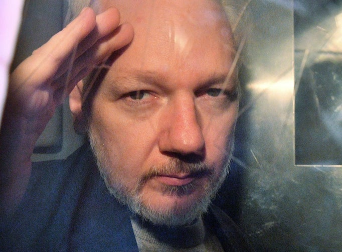 Gran Bretagna, respinta la richiesta di estradizione per Julian Assange verso gli Stati Uniti