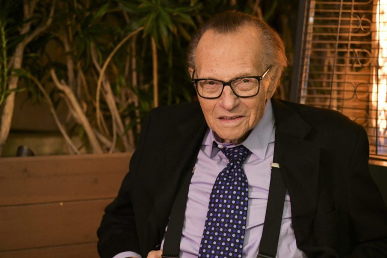 Usa, il giornalista Larry King ha lasciato la terapia intensiva