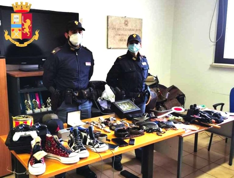 Ostia, violano il coprifuoco disposto dal Dpcm: fermati dalla Polizia con preziosi e documenti falsi